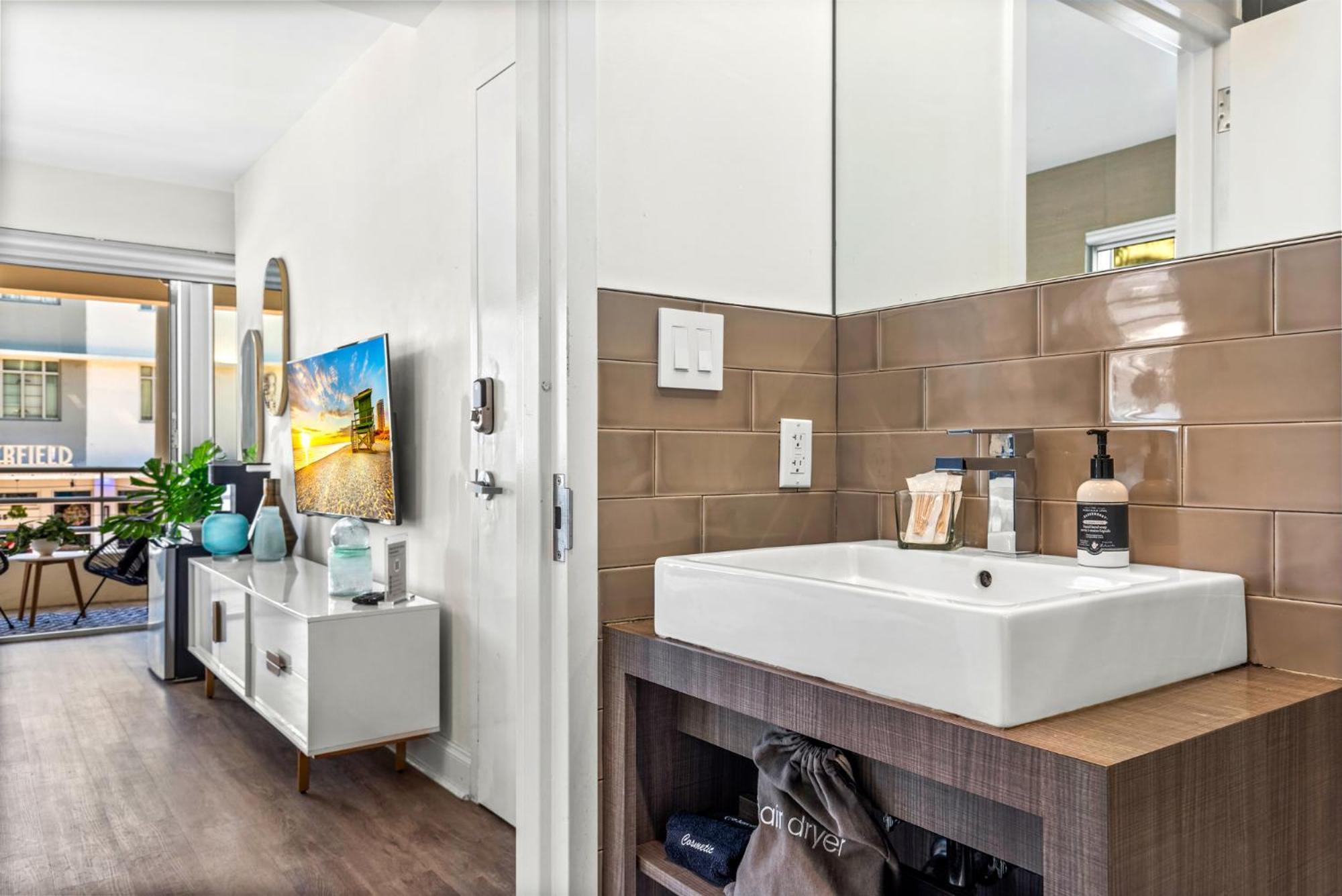 Luxuri Suites Маями Бийч Екстериор снимка